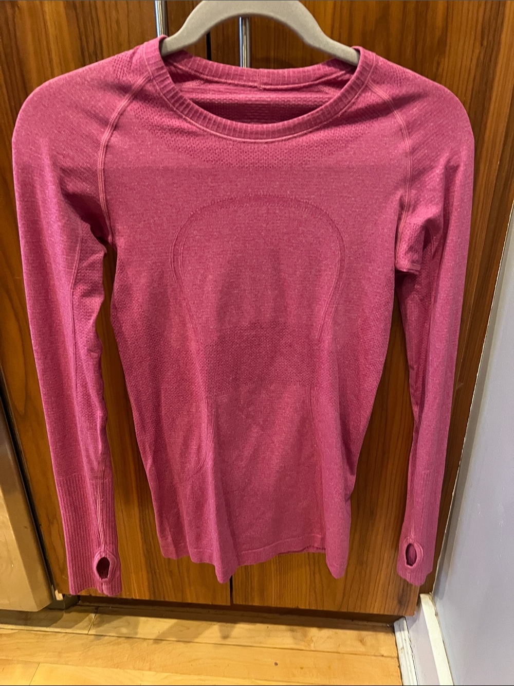 lululemon athletica Women's Long-Sleeve Seamless Rose Active Topa- Sz 4